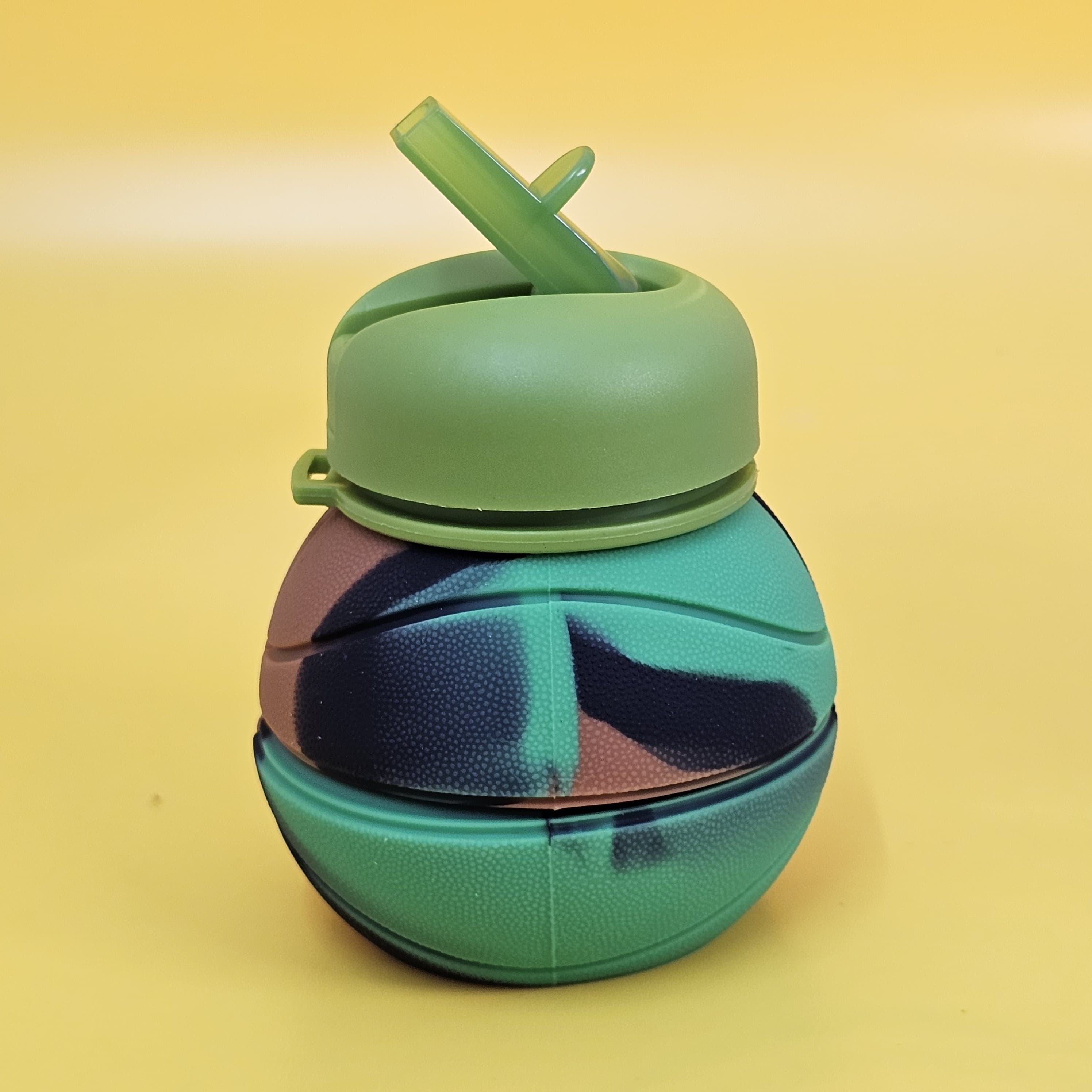 Get this space-saving and safe hydration solution for your kids from www.usmile.toys.